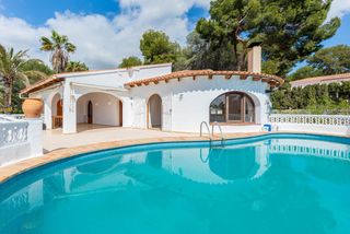Xalet a Cala Advocat-Baladrar