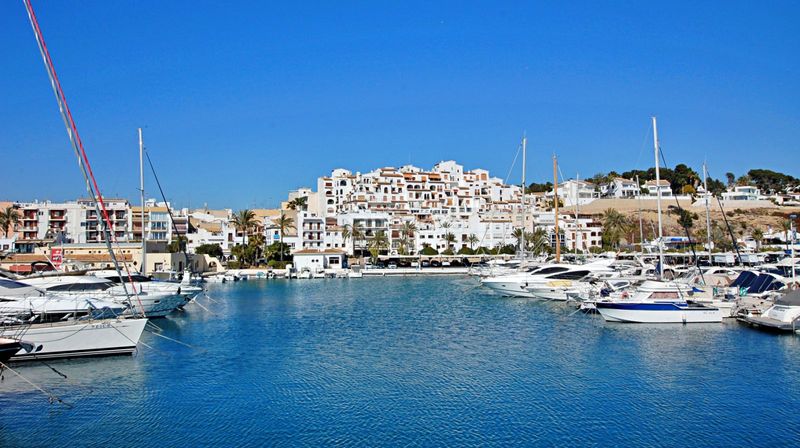 Foto 2eede48d-708e-4ec6-8dd6-e394e289908b. Xalet amb calefacció aparcament piscina a Cala Advocat-Baladrar Benissa