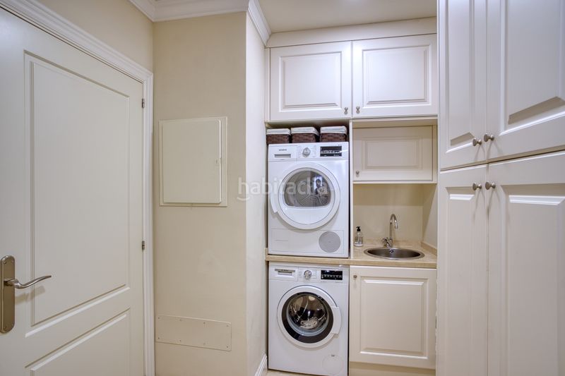 Foto b58258bf-4f0f-49a5-be16-8c8dc29cf307. Casa adossada amb calefacció a Casco Antiguo Marbella