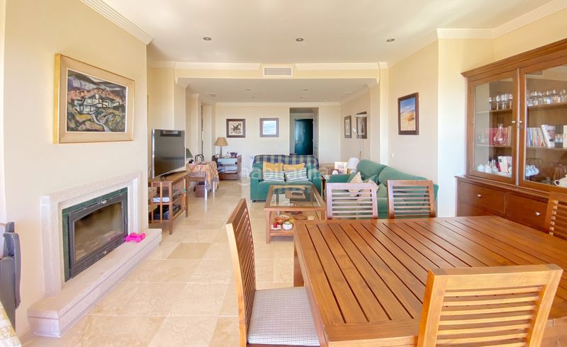 Foto 01ebabc9-f4ff-49de-aef4-d9bea84c04a7. Àtic amb xemeneia aparcament piscina a El Rosario - Ricmar Marbella