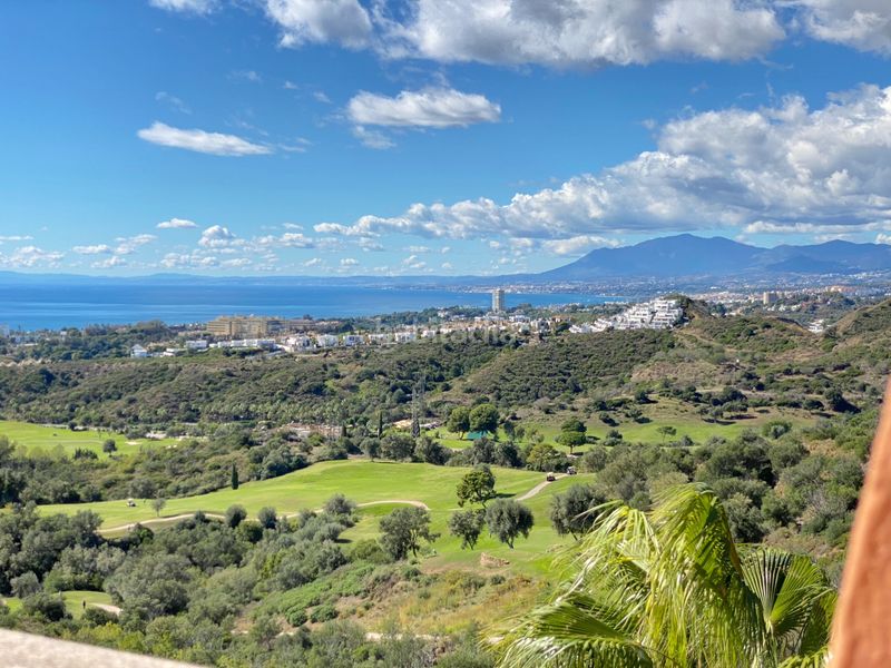 Foto 1bc8a8fd-f1ca-4870-b339-f37f3e1e4c67. Àtic amb xemeneia aparcament piscina a El Rosario - Ricmar Marbella