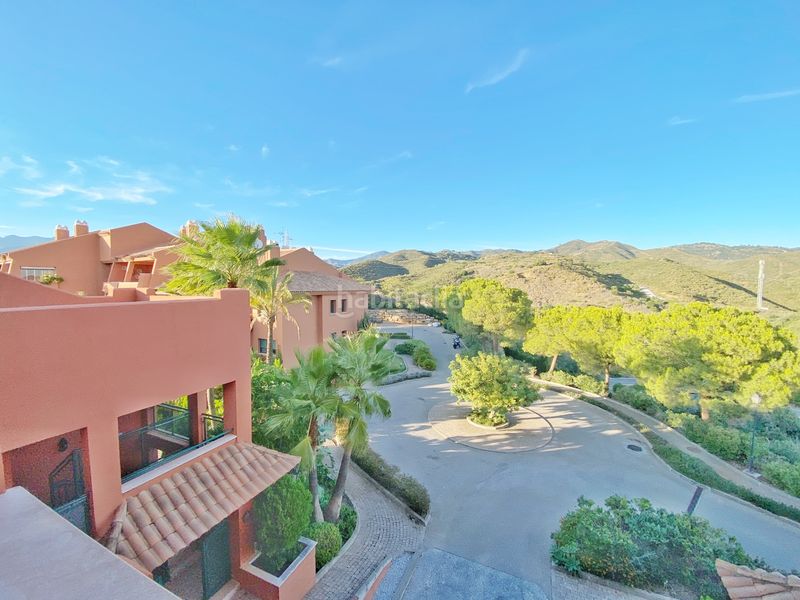 Foto 739d7cf6-f99a-482c-83f1-f7d34999a6cf. Àtic amb xemeneia aparcament piscina a El Rosario - Ricmar Marbella