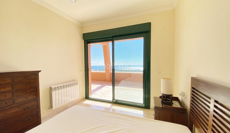 Foto aa491f2d-658d-4156-8676-f8f7048f9078. Àtic amb xemeneia aparcament piscina a El Rosario - Ricmar Marbella