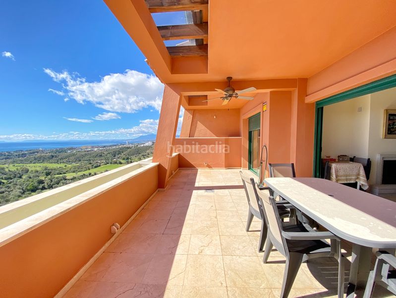 Foto f934d3ee-292d-498d-b31b-33efc342db85. Àtic amb xemeneia aparcament piscina a El Rosario - Ricmar Marbella