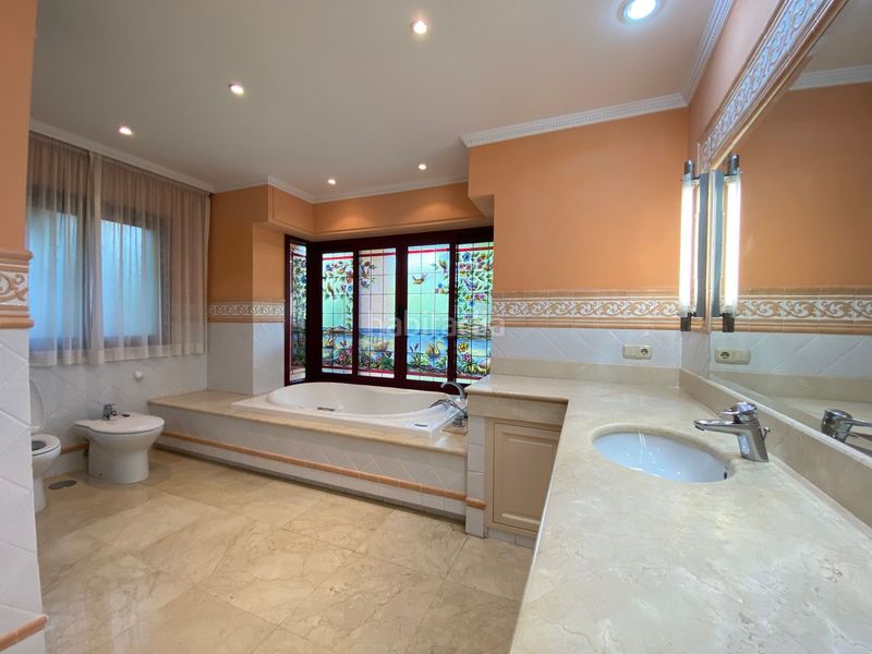 Foto 330b3790-fa26-492b-ac5a-dc0e556ff6f3. Xalet amb aparcament piscina a Sierra Blanca Marbella