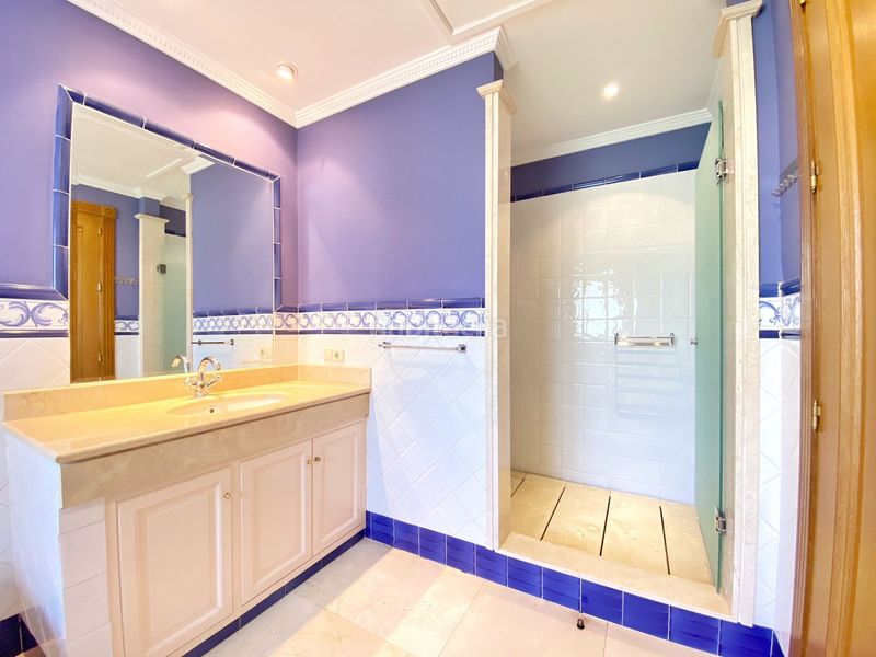 Foto 3fa31137-160a-4009-b74e-2850d596b88c. Xalet amb aparcament piscina a Sierra Blanca Marbella