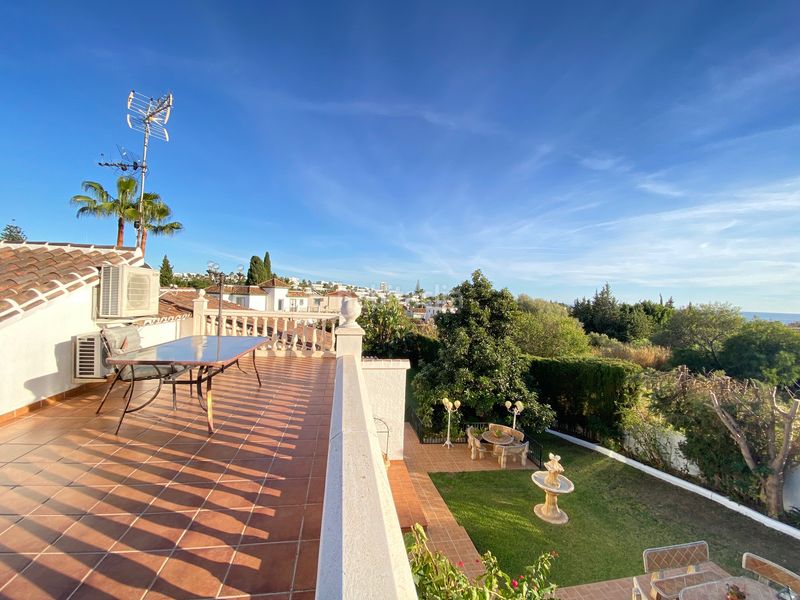 Foto 60082ae2-c323-45e5-8d08-995dcbe0baba. Xalet amb xemeneia calefacció aparcament piscina a Marbella