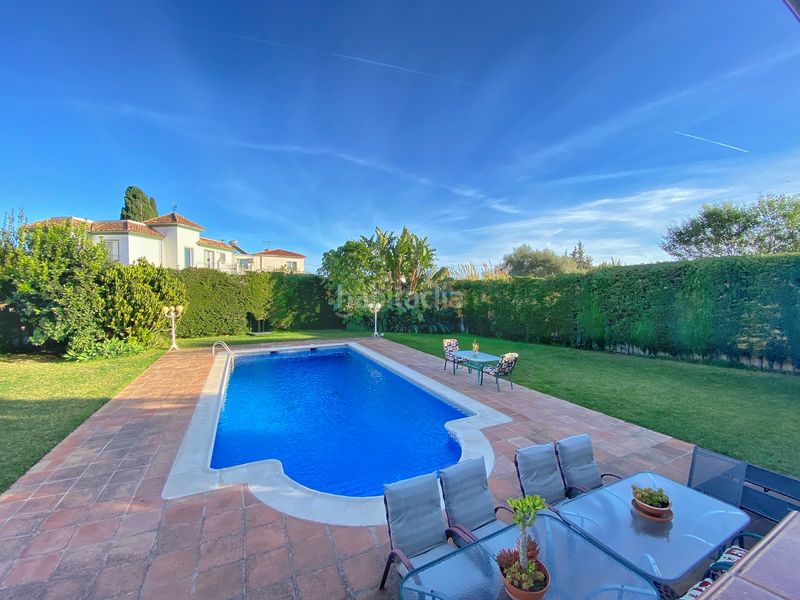 Foto 79a08f50-c84e-4909-9611-640ead9e7284. Xalet amb xemeneia calefacció aparcament piscina a Marbella