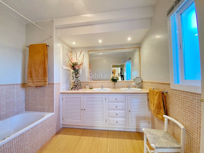 Foto a2dee78c-91f0-4862-8639-6421ad79052d. Xalet amb xemeneia calefacció aparcament piscina a Marbella