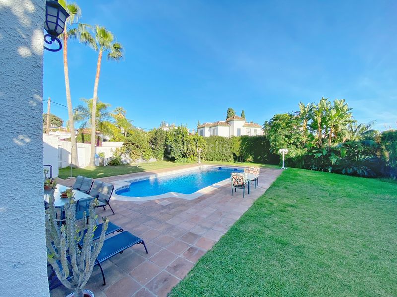 Foto e95369b0-f05b-4076-a1de-e0c8655f6fe1. Xalet amb xemeneia calefacció aparcament piscina a Marbella