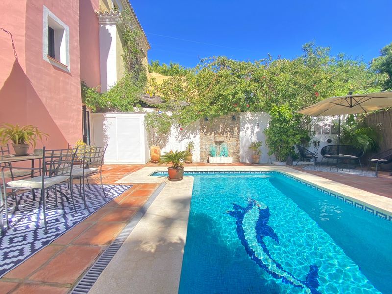 Foto 20220d9e-5436-4eb3-b5ed-a2baa841d6bb. Doppelhaus mit kamin pool in La Carolina - Guadalpín Marbella