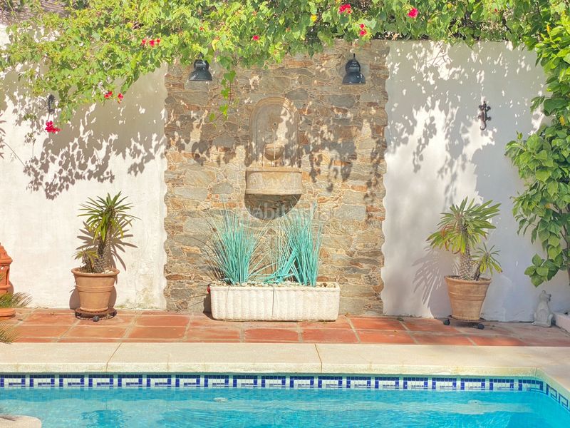Foto 96ce90ef-db06-450b-9eb7-4d891e30e704. Doppelhaus mit kamin pool in La Carolina - Guadalpín Marbella