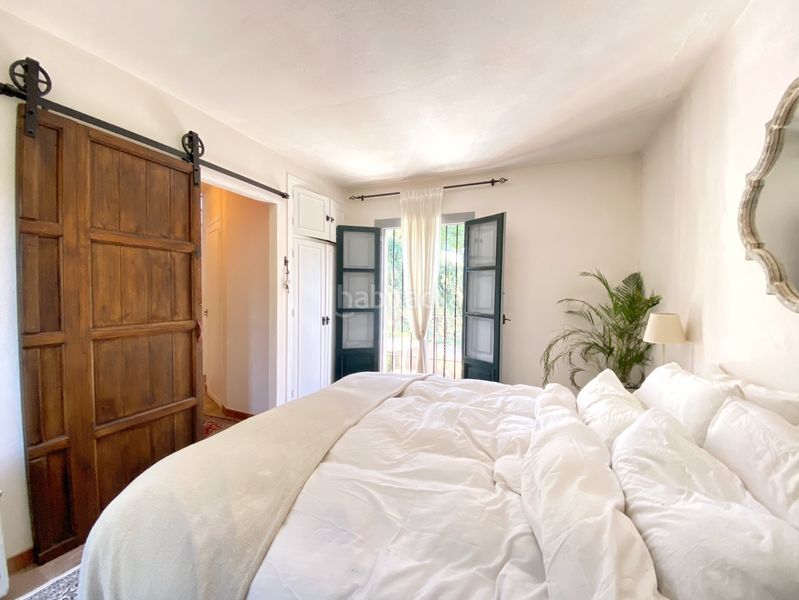 Foto ce9e106d-3b18-41f5-85c4-a8a2d1a9070b. Doppelhaus mit kamin pool in La Carolina - Guadalpín Marbella