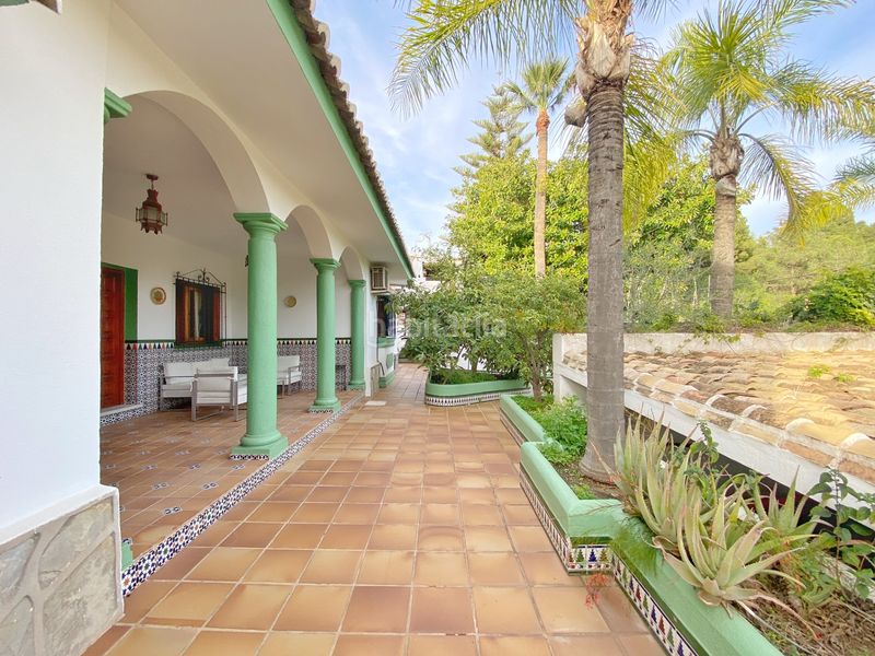 Foto a7bb92e5-e5c4-4691-85a3-f54c6aea9153. Xalet amb xemeneia aparcament piscina a Valdeolletas - Las Cancelas - Xarblanca Marbella