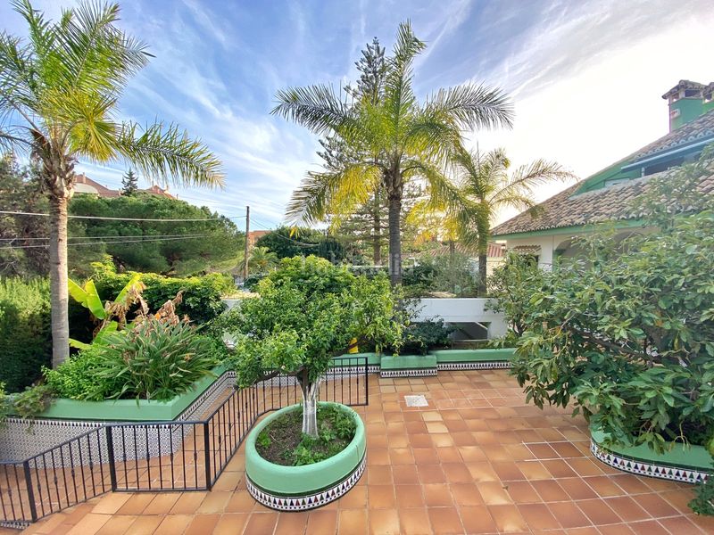 Foto e9ea824d-0fbd-4eba-9863-29b8767cddf8. Xalet amb xemeneia aparcament piscina a Valdeolletas - Las Cancelas - Xarblanca Marbella