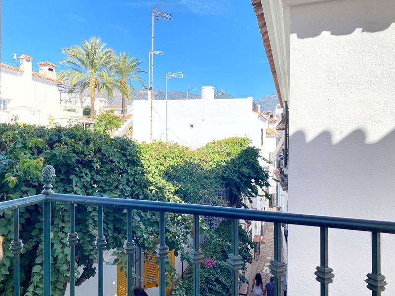 Foto ba4deaad-cd36-4f34-868b-b0bc5dc428cd. Àtic amb xemeneia a Casco Antiguo Marbella