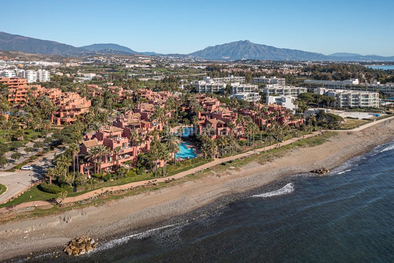 Foto e75fe701-44ac-4f64-90b1-fc93f433f3f3. Apartament amb xemeneia calefacció aparcament piscina a Estepona