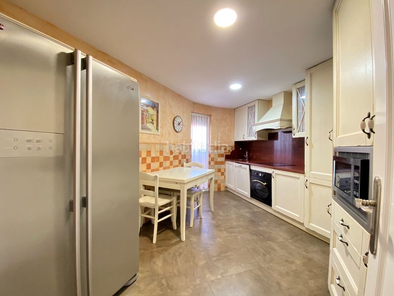 Foto 46a2b3dc-5118-4d47-b640-7a7a0913edba. Àtic amb xemeneia a Playa Bajadilla - Puertos Marbella