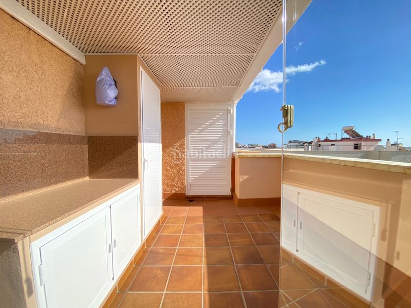 Foto 5a476618-e1cf-4a56-b270-22035249c233. Àtic amb xemeneia a Playa Bajadilla - Puertos Marbella
