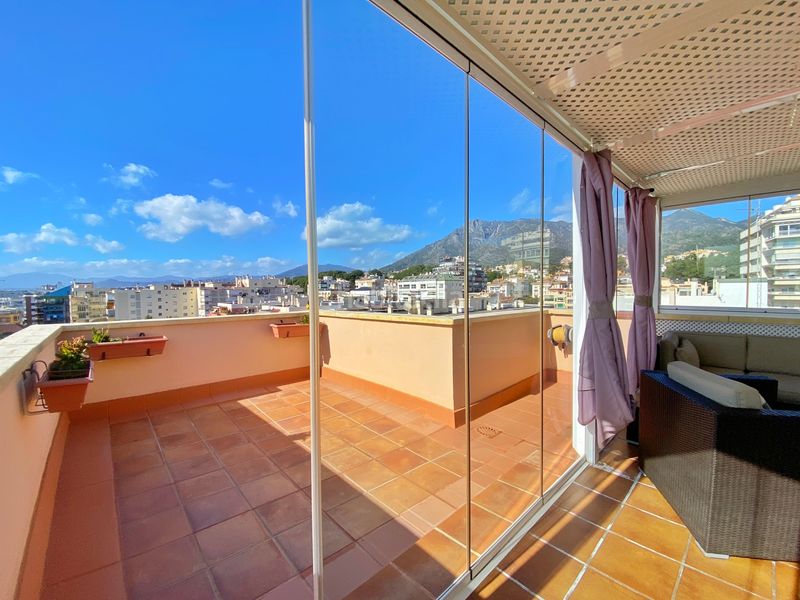 Foto 8400ac49-cf59-4e09-b058-62335fa6105d. Àtic amb xemeneia a Playa Bajadilla - Puertos Marbella