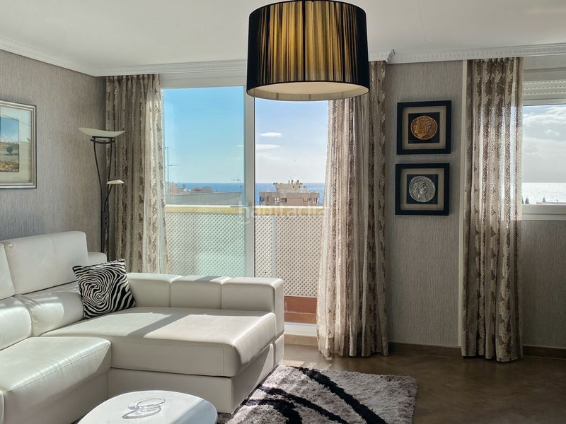 Foto a100e206-23ca-4afa-8413-6e2c48ad3010. Àtic amb xemeneia a Playa Bajadilla - Puertos Marbella