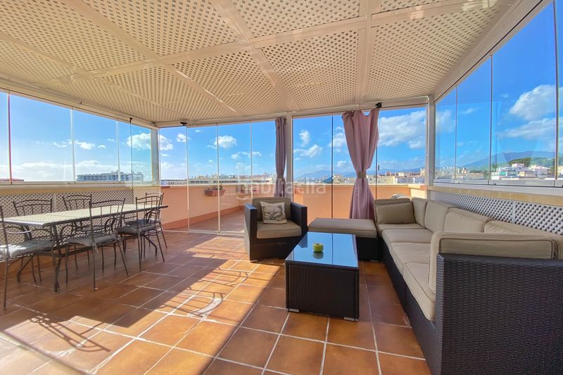 Foto b7d2f733-9d11-4034-a695-7a793c7935d7. Àtic amb xemeneia a Playa Bajadilla - Puertos Marbella