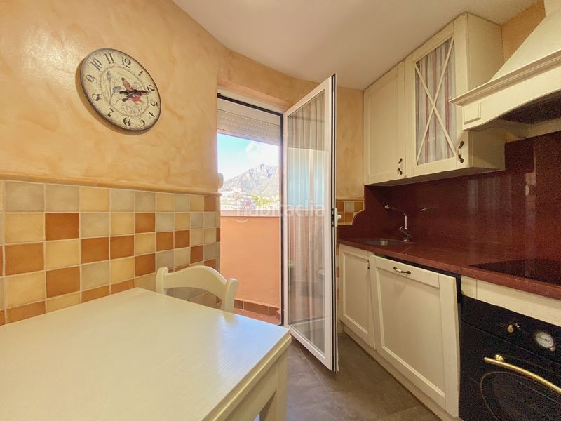 Foto d0dd2a82-60fc-4f27-9ca7-ad0f02846588. Àtic amb xemeneia a Playa Bajadilla - Puertos Marbella
