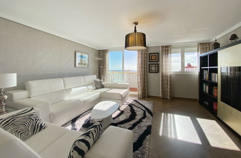 Foto e0a73d47-770c-4e44-a2e4-15930e635895. Àtic amb xemeneia a Playa Bajadilla - Puertos Marbella