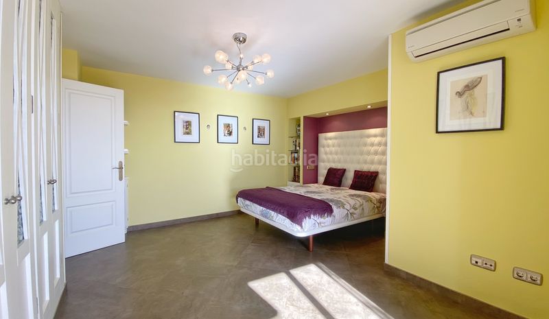 Foto e9aadae3-6f49-4d7a-8562-31eb4cec6d28. Àtic amb xemeneia a Playa Bajadilla - Puertos Marbella