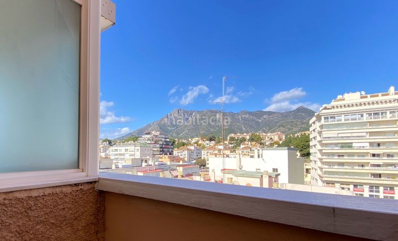 Foto e9d5642b-5c52-4824-bbed-5b3d48ad58b7. Àtic amb xemeneia a Playa Bajadilla - Puertos Marbella