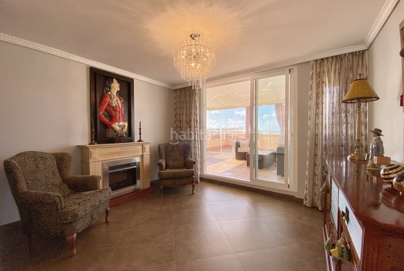 Foto eaf290e0-4dc2-4314-bfb1-cad21a60c4dc. Àtic amb xemeneia a Playa Bajadilla - Puertos Marbella