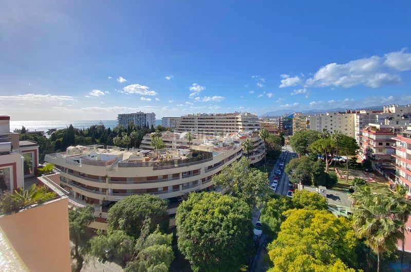 Foto ffa8eabf-b072-48e0-bb5e-47f20d53b723. Àtic amb xemeneia a Playa Bajadilla - Puertos Marbella
