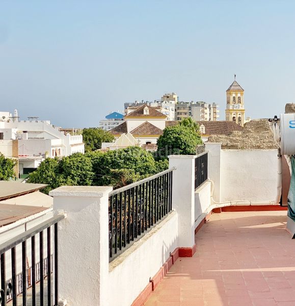 Foto 7baf9f73-dd2b-434d-a04d-01758be7ad44. Casa aparellada amb xemeneia a Casco Antiguo Marbella