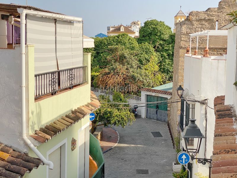 Foto a2656894-8587-4e9b-8b00-72c7c2a1abff. Casa aparellada amb xemeneia a Casco Antiguo Marbella