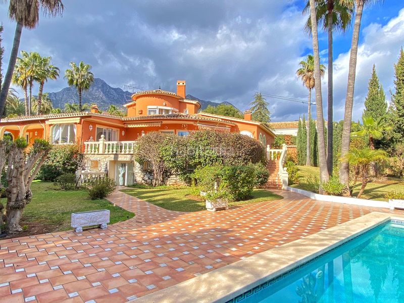Foto 1d3f2579-13e5-4f4b-9a4c-6d7c0bbffe4c. Xalet amb calefacció aparcament piscina a Sierra Blanca Marbella