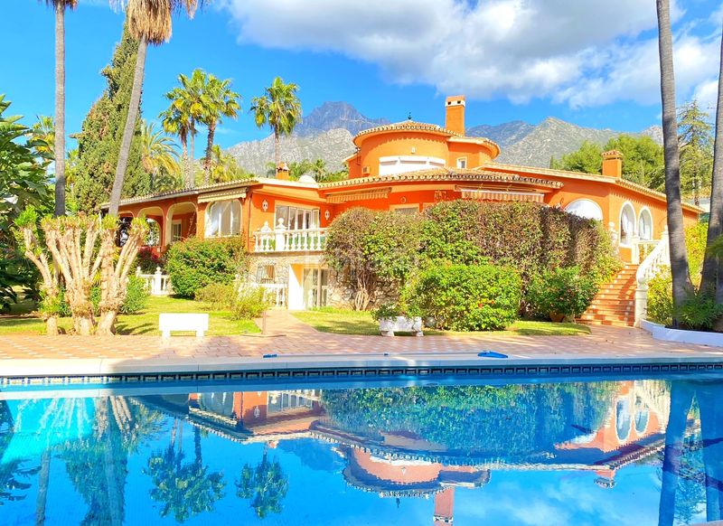 Foto 5640e897-7e54-43f0-879c-e750f2cd1428. Xalet amb calefacció aparcament piscina a Sierra Blanca Marbella