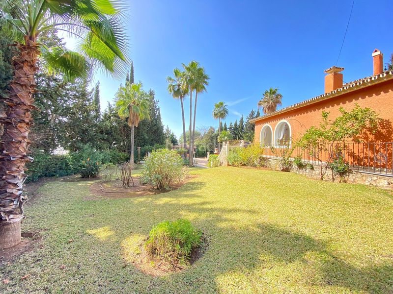 Foto 5ced0722-2e8d-403e-84a7-41497e2d8087. Xalet amb calefacció aparcament piscina a Sierra Blanca Marbella