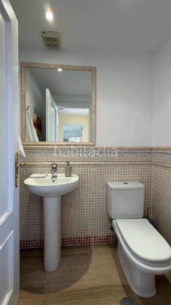 Foto 207d3a57-2429-4c87-8948-4f87b2066e3a. Àtic amb xemeneia calefacció aparcament piscina a Marbella