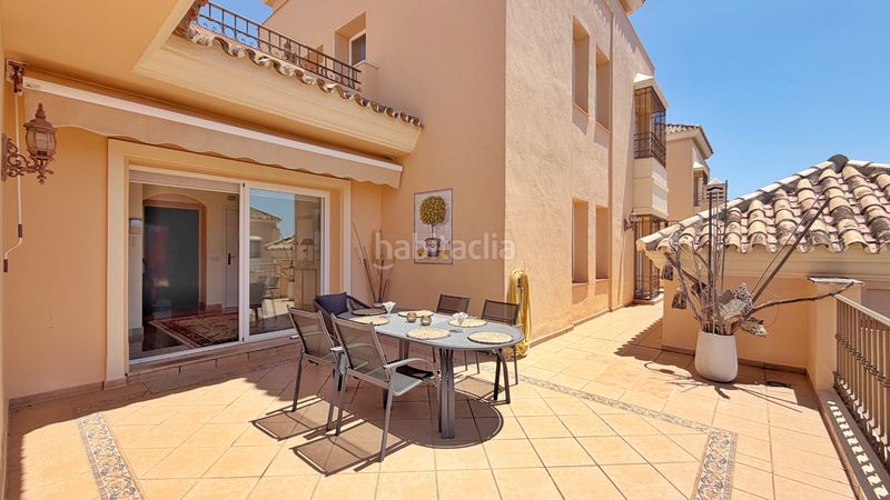 Foto 2e8e0c46-f86d-4f83-924a-9b220e587779. Àtic amb xemeneia calefacció aparcament piscina a Marbella
