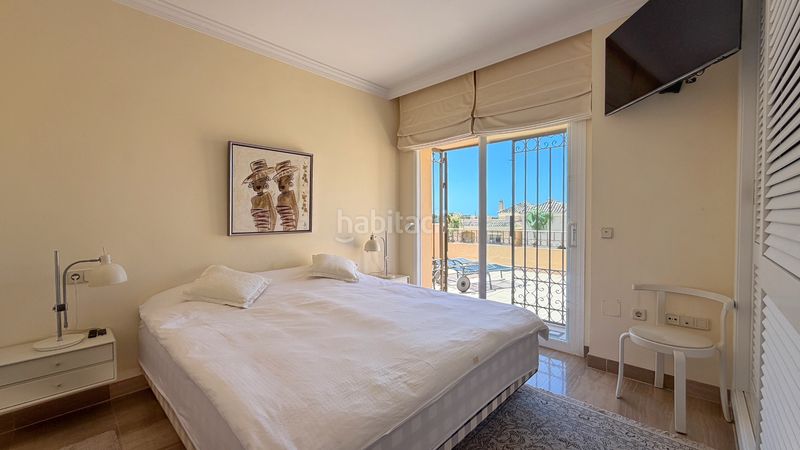 Foto 53342987-8786-47e1-a9bf-2b51e65f2f25. Àtic amb xemeneia calefacció aparcament piscina a Marbella