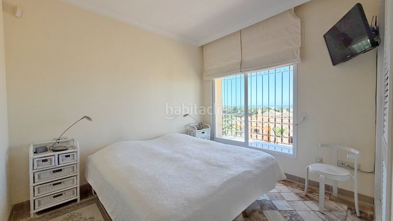 Foto 86dcd413-7178-42f2-be99-8b81394bf81a. Àtic amb xemeneia calefacció aparcament piscina a Marbella