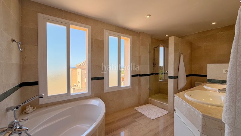 Foto ab9ae398-5967-46a5-ac82-725faca91204. Àtic amb xemeneia calefacció aparcament piscina a Marbella