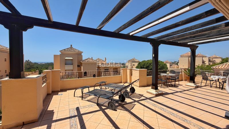 Foto d8d864bd-2db0-4a16-97b9-0683ddfb45b5. Àtic amb xemeneia calefacció aparcament piscina a Marbella