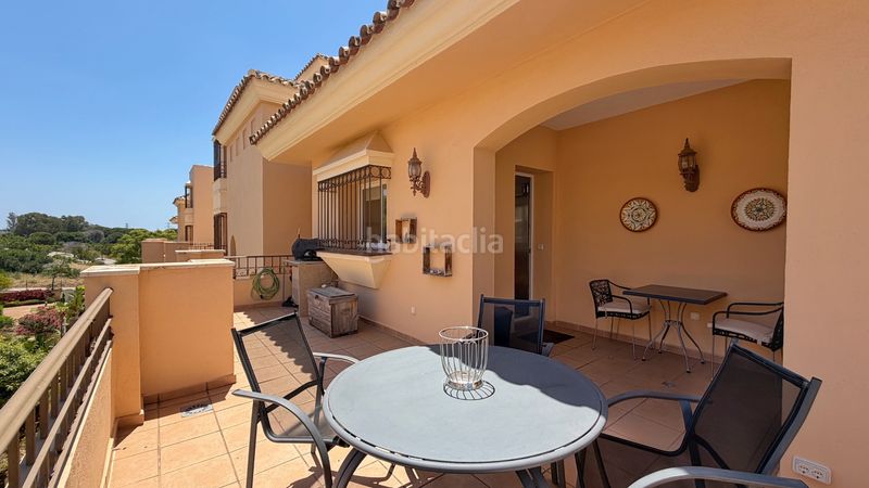 Foto f0fc5211-552b-4d7b-85d1-6fa8e075a1db. Àtic amb xemeneia calefacció aparcament piscina a Marbella