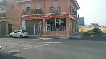 Foto ec5d2a73-2d80-4089-bdea-7ce6d7bf97d7. Local comercial a calle hermanos pinzón 71 a San Jose de la Rinconada