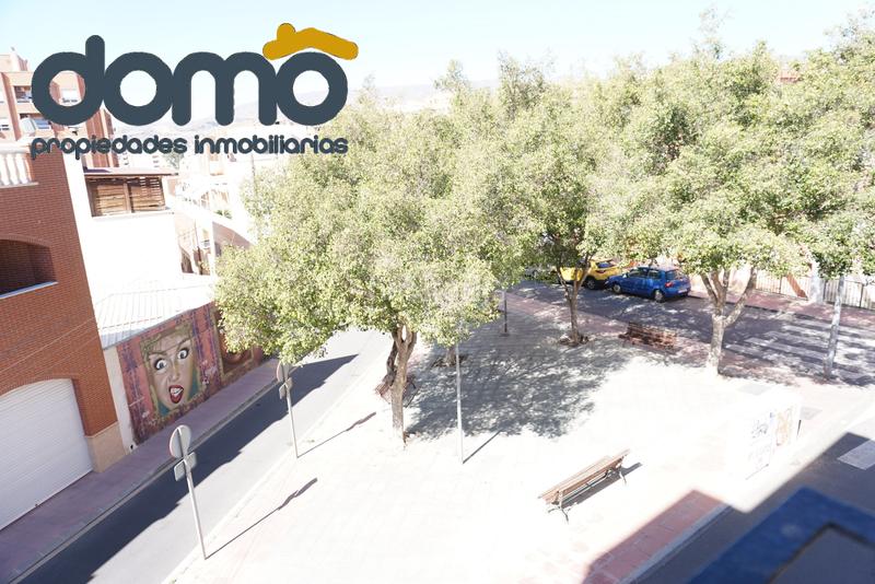 Foto 18b1f782-8a74-4632-8935-a00512cba2e1. Alquiler piso en calle halcón 4 solo estudiantes vivienda dos dormitorios en Almería