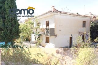 Xalet a Calle bernarda alba 23. Chalet en los rebites de 3 dormitorios con jardín y piscina