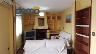 Location Attique  Calle curro cúchares. Estupendo ático en el barrio de la cruz de tres dormitorios con