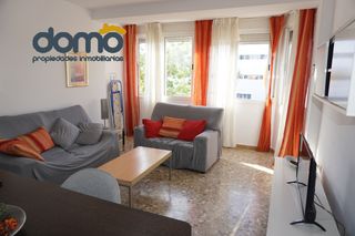 Miete Etagenwohnung in Carretera de níjar 26. Piso para estudiantes curso escolar junto bola azul-carretera de