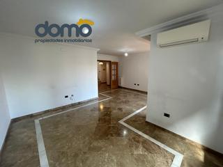 Location Duplex à Barrio de Zaidín. Dúplex sin amueblar de 3 dormitorios junto al palacio de deporte